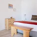 ゲストハウス Zulla Nazare's Surf Village *