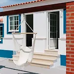 ゲストハウス Zulla Nazare's Surf Village ナザレ