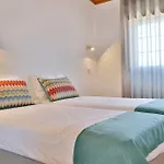 Zulla Nazare's Surf Village ナザレ