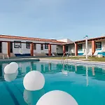 Zulla Nazare's Surf Village * ナザレ