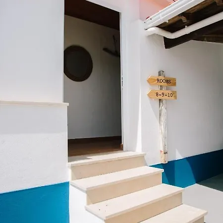 Zulla Nazare's Surf Village * Назаре