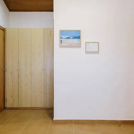 Гостевой дом Zulla Nazare's Surf Village