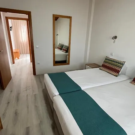 Zulla Nazare's Surf Village Гостевой дом Назаре