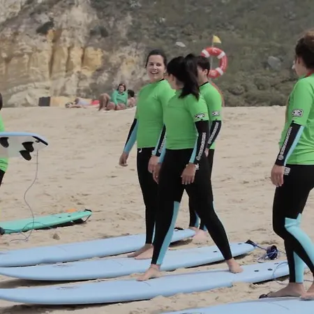 Гостевой дом Zulla Nazare's Surf Village Назаре