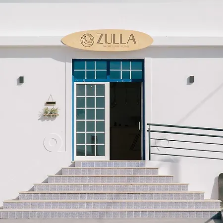 Zulla Nazare's Surf Village Гостевой дом