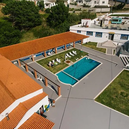 Zulla Nazare's Surf Village * ナザレ