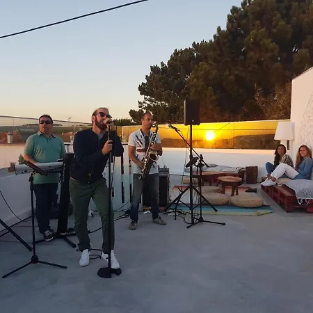 Pensión Zulla Nazaré`s Surf Village