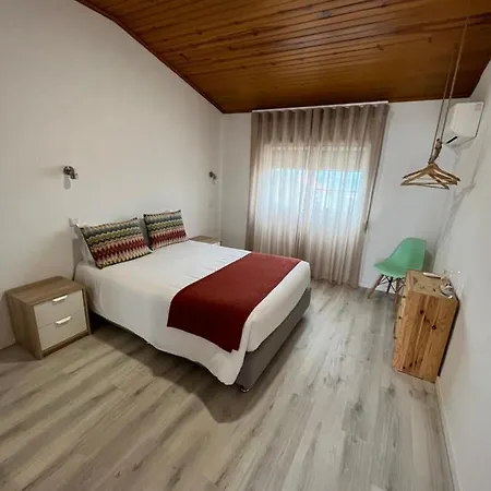 Zulla Nazaré`s Surf Village *