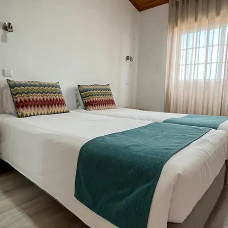 Zulla Nazaré`s Surf Village Pensión