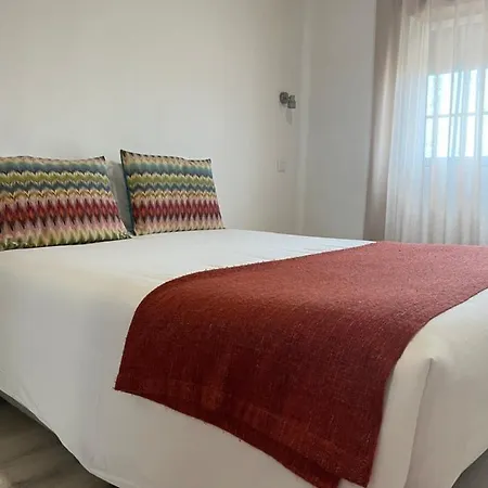 Zulla Nazare's Surf Village بيت ضيافة *