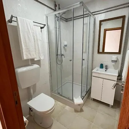 Zulla Nazaré`s Surf Village Pensión *