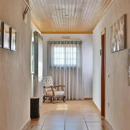 Pensión Zulla Nazaré`s Surf Village Nazaré