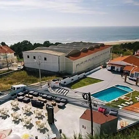 Pensión Zulla Nazaré`s Surf Village Nazaré