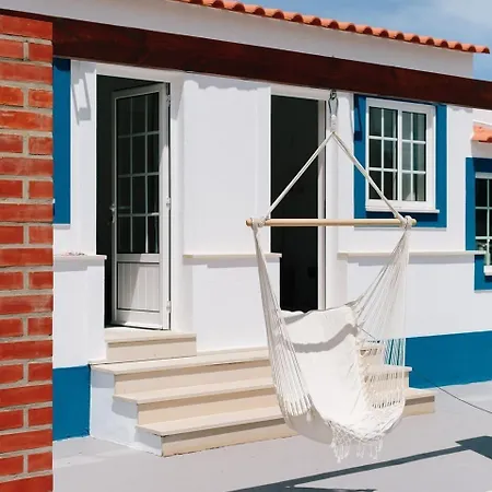 Zulla Nazaré`s Surf Village Pensión Nazaré