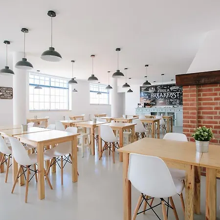 Zulla Nazare's Surf Village * Nazaré