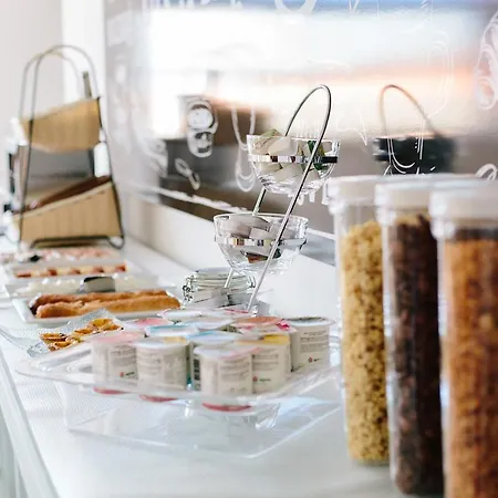 Zulla Nazare's Surf Village * Nazaré