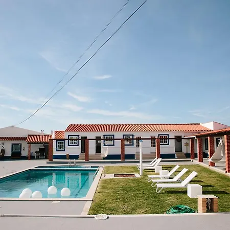 Zulla Nazare's Surf Village * Nazaré