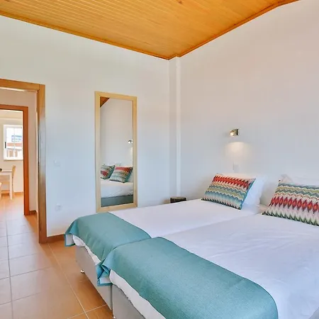 Zulla Nazare's Surf Village بيت ضيافة نازاريه