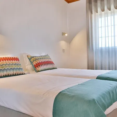 Zulla Nazare's Surf Village نازاريه