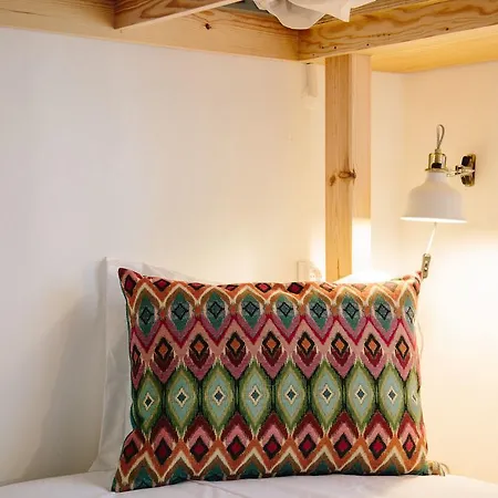 Pensión Zulla Nazaré`s Surf Village *