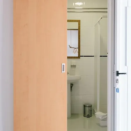 Pensión Zulla Nazaré`s Surf Village *