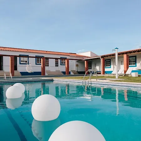 Zulla Nazare's Surf Village * Nazaré