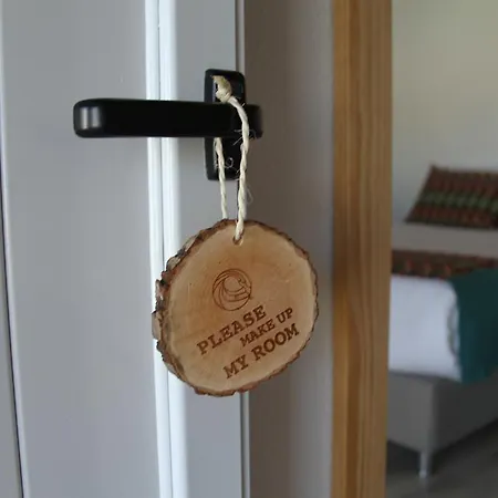 Zulla Nazaré`s Surf Village Pensión *