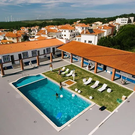 Pensionat Zulla Nazare's Surf Village Nazaré