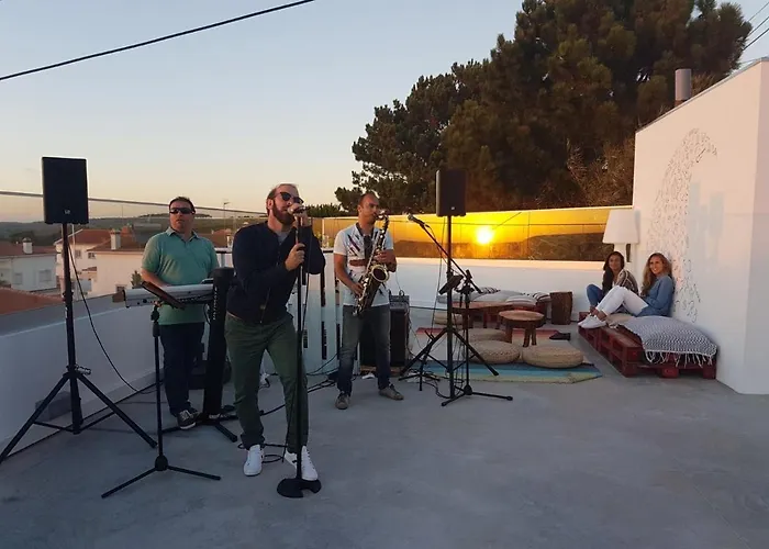 Гостевой дом Zulla Nazare's Surf Village