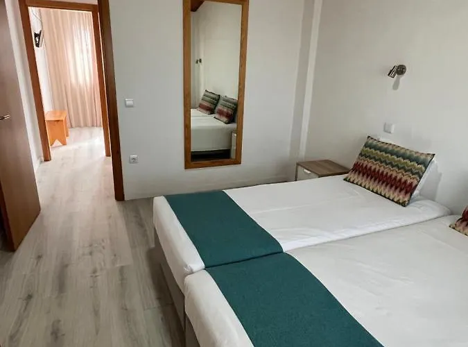 Zulla Nazare's Surf Village Гостевой дом Назаре