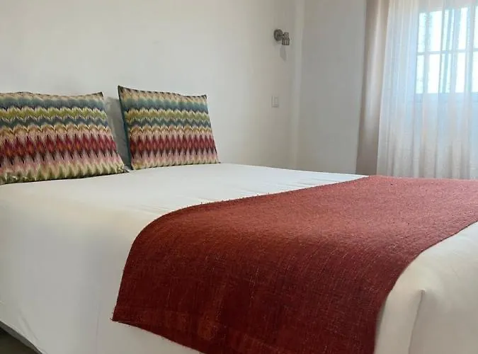 Zulla Nazare's Surf Village Гостевой дом *