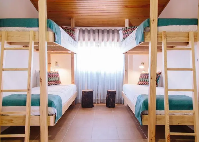 Zulla Nazare's Surf Village Гостевой дом