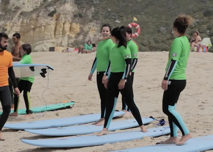 Гостевой дом Zulla Nazare's Surf Village Назаре