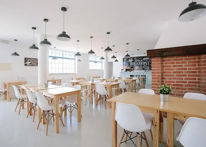 Zulla Nazare's Surf Village * Назаре