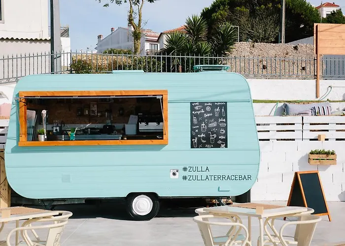 Гостевой дом Zulla Nazare's Surf Village