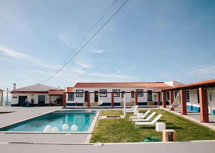 Zulla Nazare's Surf Village * Назаре