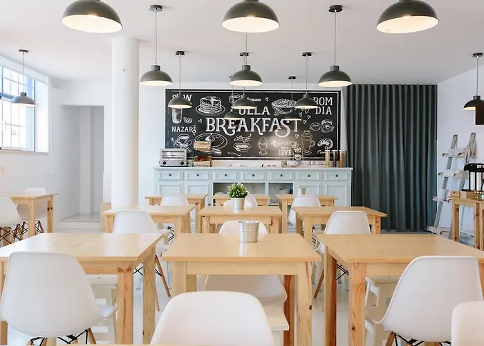 Zulla Nazare's Surf Village Гостевой дом