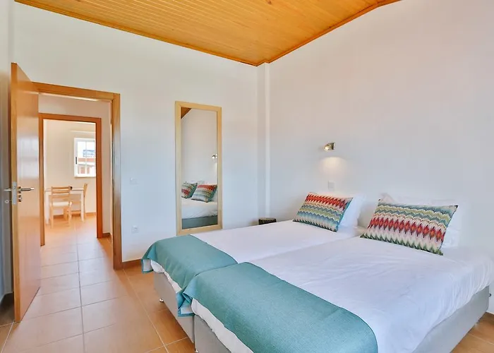 Zulla Nazare's Surf Village Гостевой дом Назаре