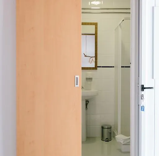 Гостевой дом Zulla Nazare's Surf Village *