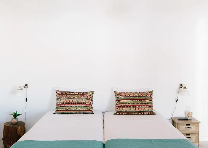 Zulla Nazare's Surf Village Гостевой дом