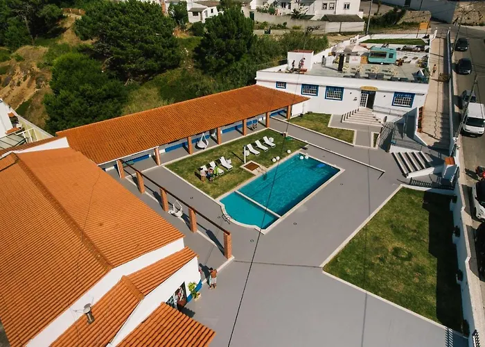 Zulla Nazare's Surf Village * Назаре